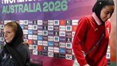 Tuyển thủ Iran bật khóc tại buổi họp báo Asian Cup 